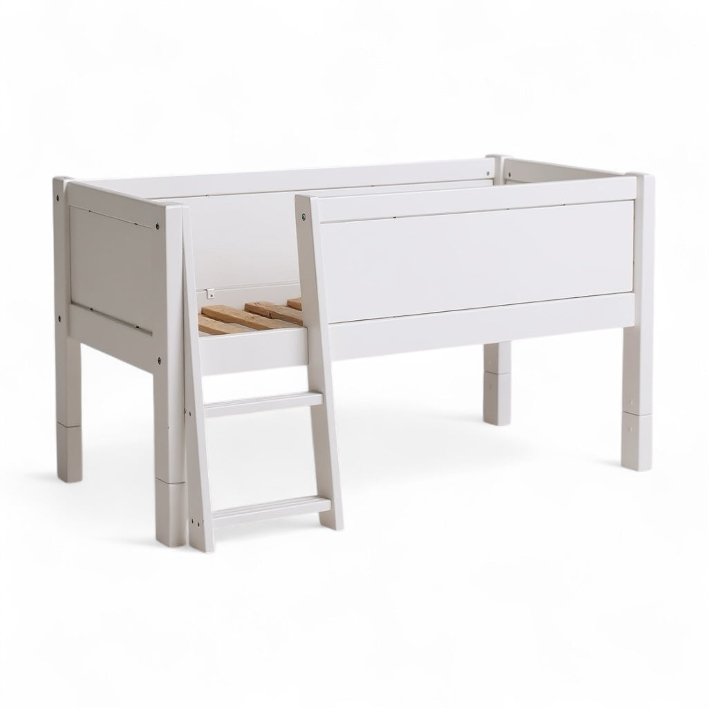 Jerwen - Kompakti sänky turvakaiteella ja tikkailla - 90x200 cm