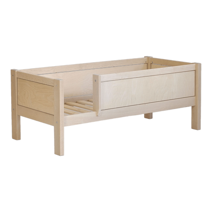 Infano Jerwen junior bed in natural birch wood with a front safety barrier for children, 70x160 cm size.