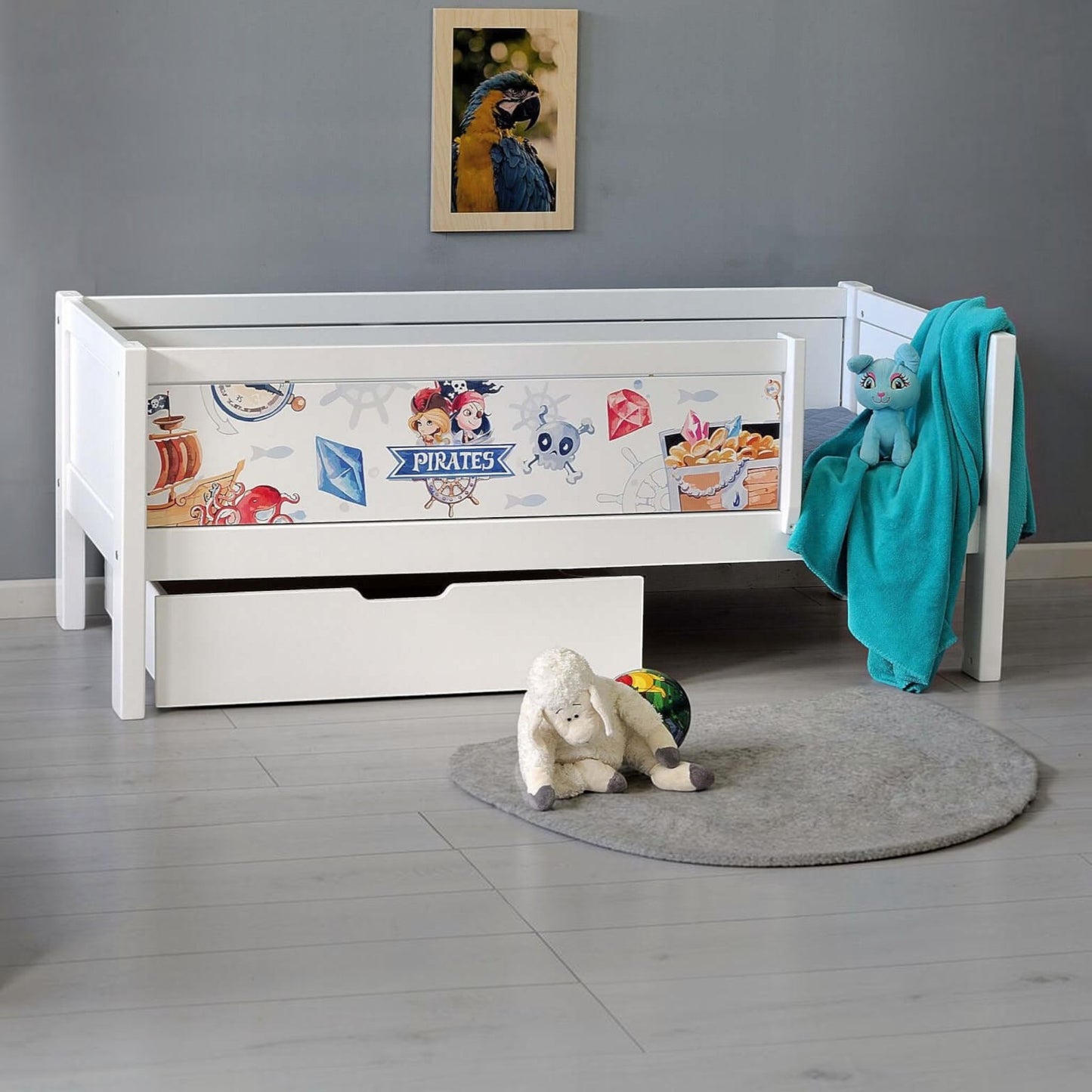 Infano Jerwen white junior bed with pirate-themed safety barrier, storage drawer, and solid birch wood frame.