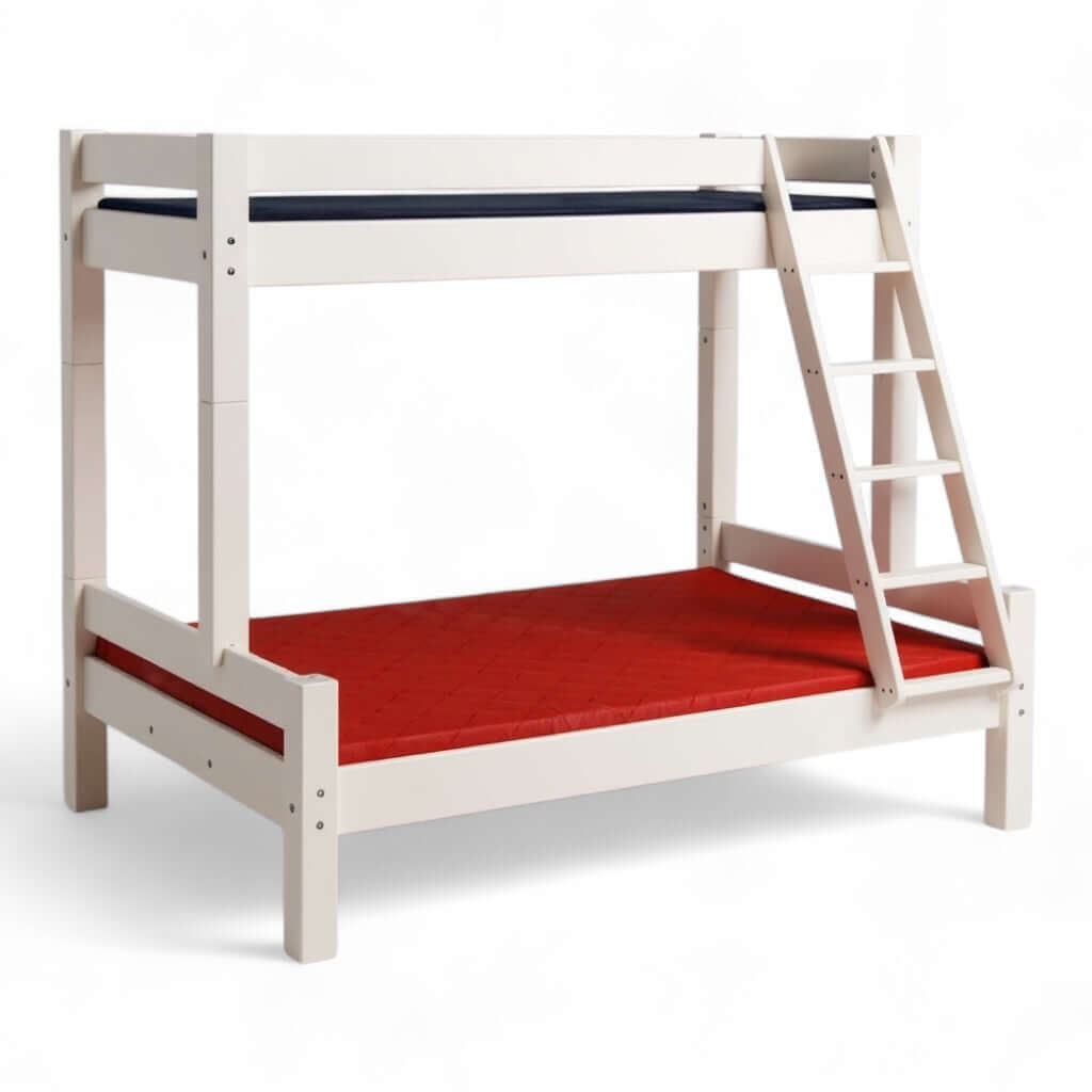 Lahe - Family bunk bed - 90/140x200 cm - White with red mattress and ladder, featuring Scandinavian design.