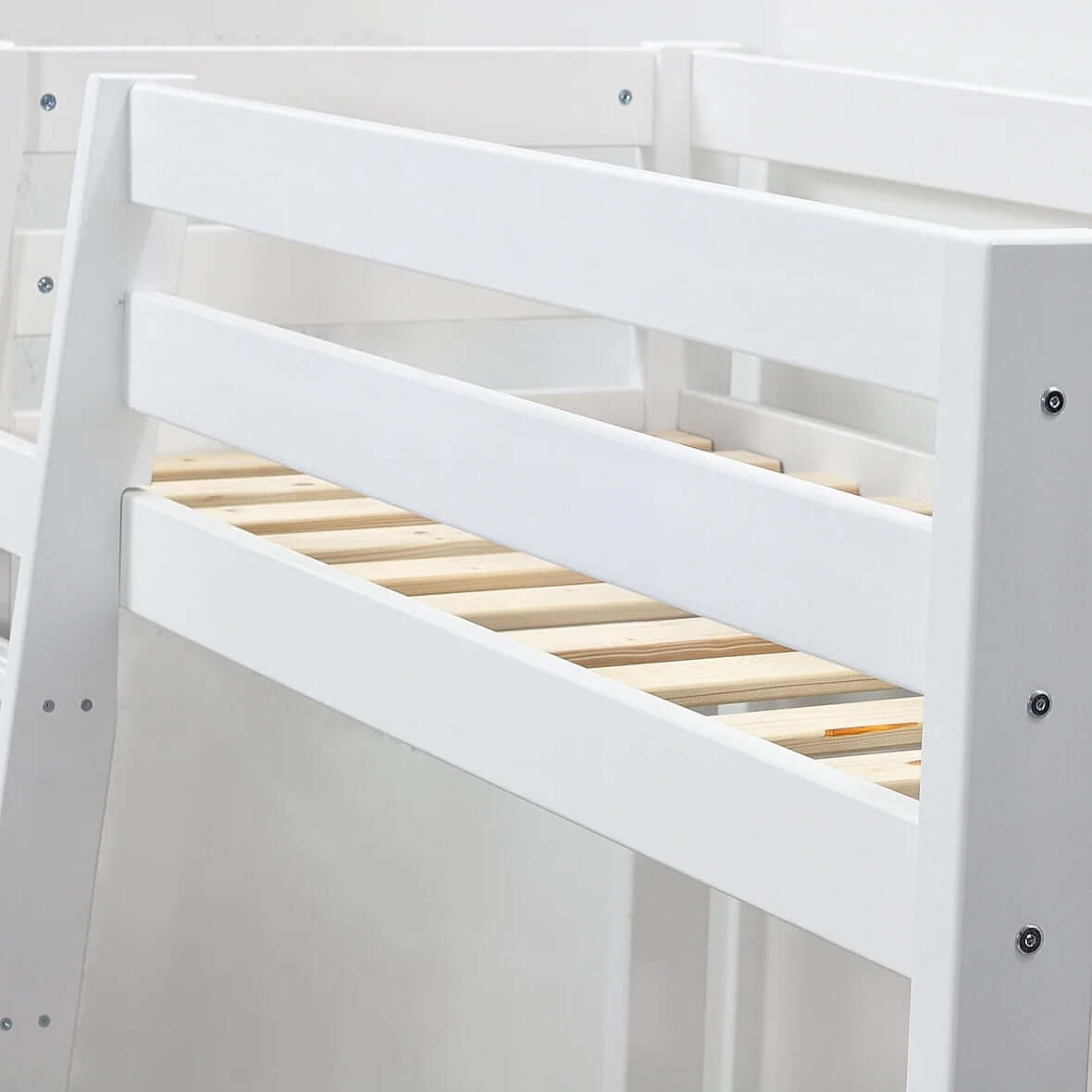 Leevi - Bed 3-in-1 - 70x160 - White showing sturdy wooden slats and safety side rails.