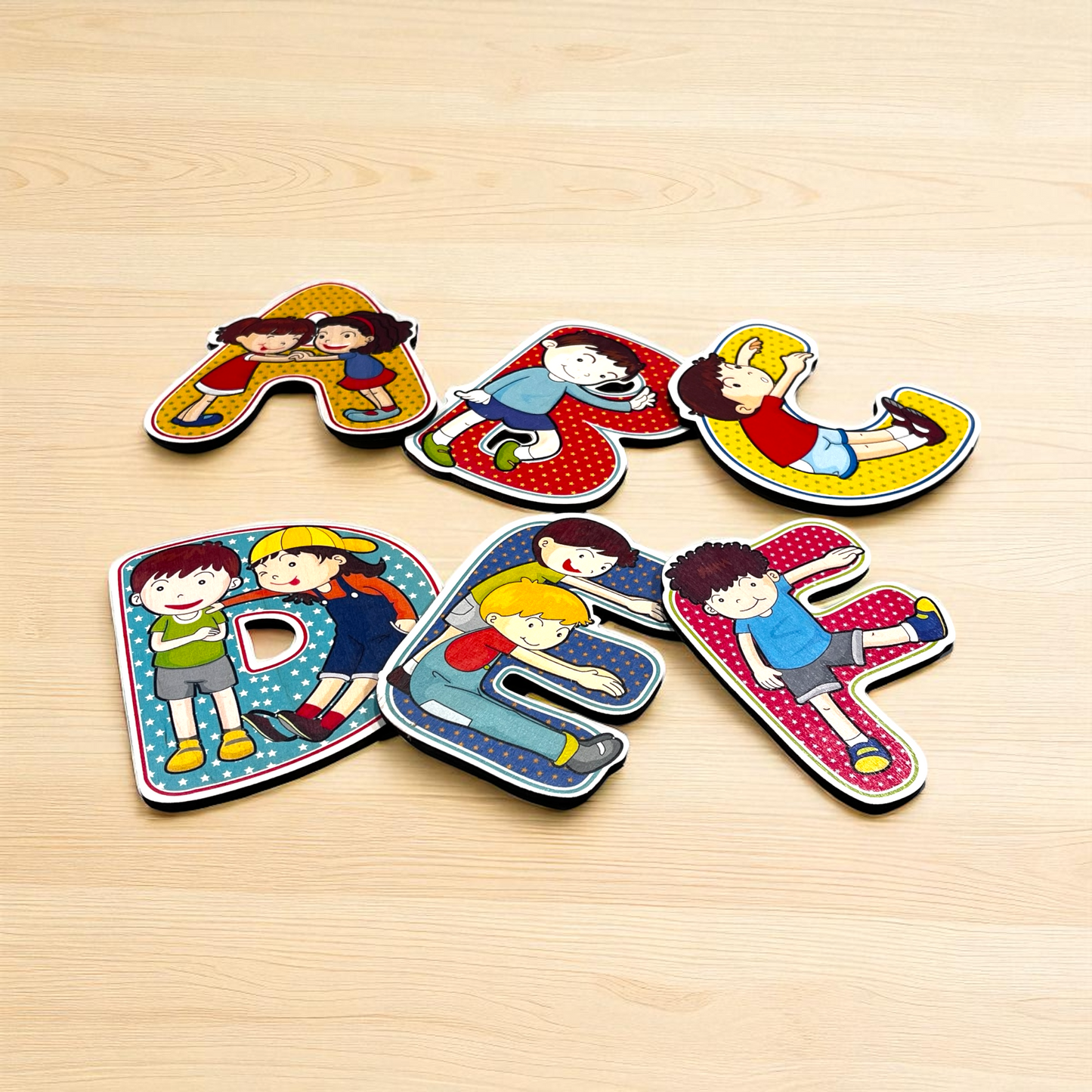 Træbogstav - Glade børn